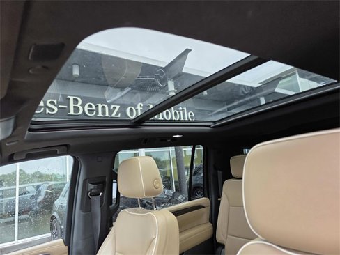 Used 2021 Chevrolet Suburban Premier w/ Premium Package image 12