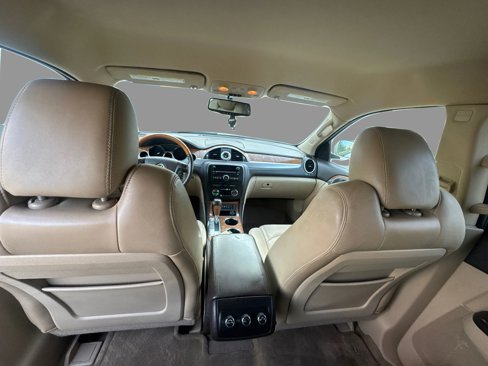 Used 2011 Buick Enclave CXL image 19