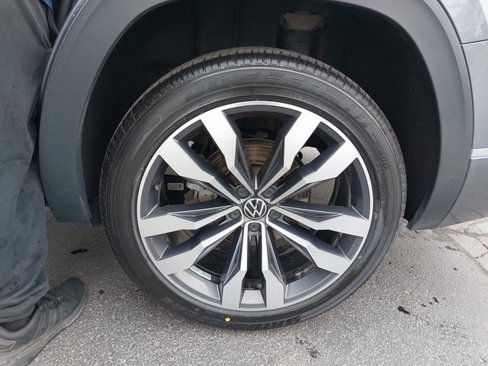 Used 2022 Volkswagen Atlas SEL Premium image 28