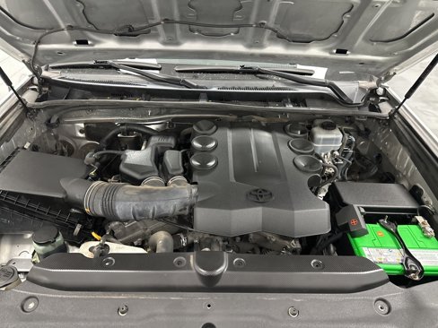 Used 2010 Toyota 4Runner SR5 image 3