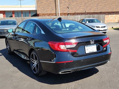 Used 2022 Honda Accord Touring image 3