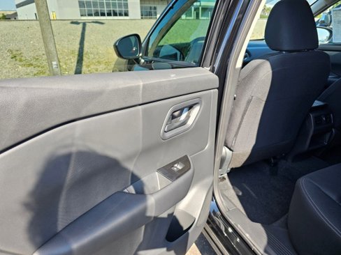 New 2025 Nissan Rogue S image 19