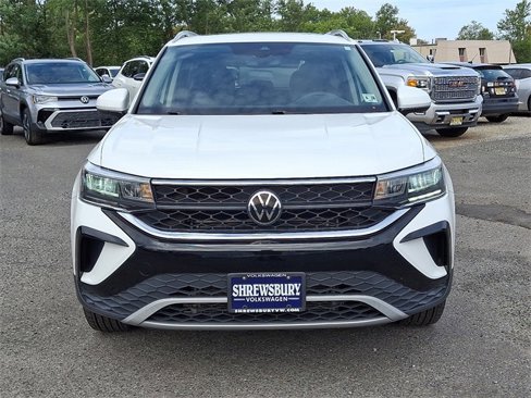Used 2023 Volkswagen Taos SE w/ Panoramic Sunroof Package image 2
