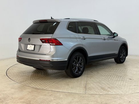 Used 2024 Volkswagen Tiguan SE image 9