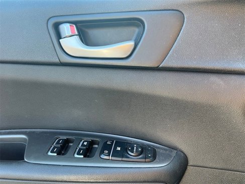 Used 2020 Kia Optima LX image 10