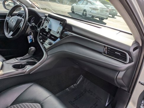 Used 2022 Toyota Camry SE image 6