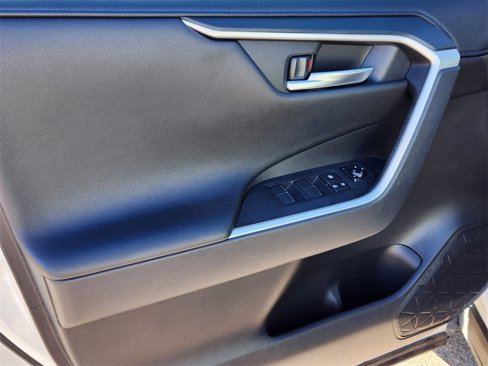 Used 2020 Toyota RAV4 XSE image 6