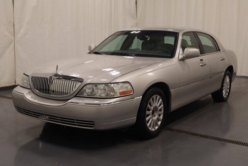 Used 2005 Lincoln Town Car Signature image 5