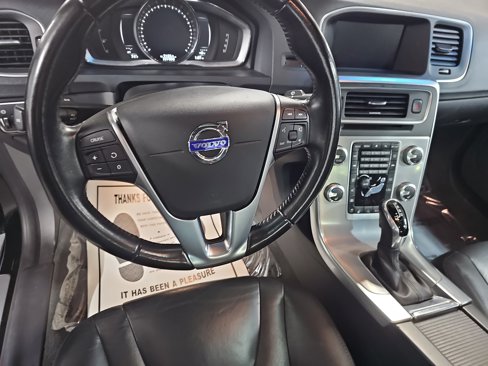 Used 2018 Volvo S60 T5 Inscription image 16