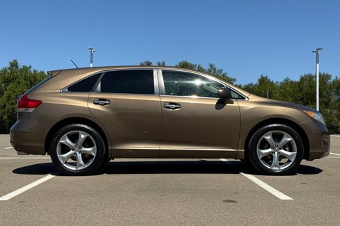 Used 2011 Toyota Venza AWD image 3