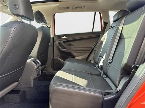 Used 2018 Volkswagen Tiguan SE w/ Panoramic Sunroof Package image 23