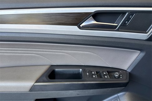 Used 2021 Volkswagen Atlas SE image 11