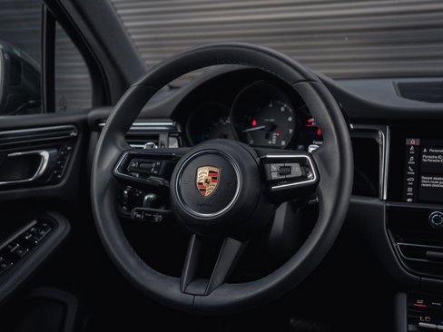Certified 2025 Porsche Macan image 39