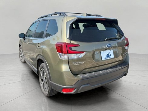 Used 2022 Subaru Forester Premium image 3