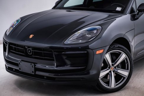 Certified 2024 Porsche Macan image 4