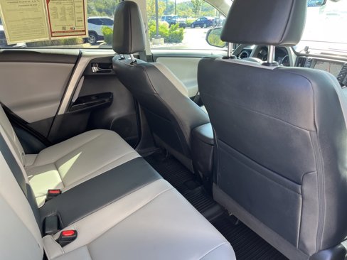 Used 2016 Toyota RAV4 Limited image 26