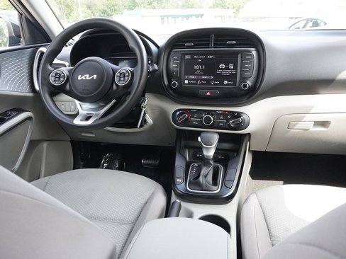 Used 2022 Kia Soul LX image 26