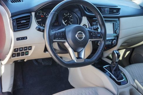 Used 2019 Nissan Rogue SV w/ Premium Package image 12