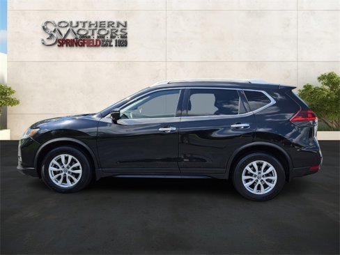 Used 2018 Nissan Rogue SV w/ Premium Package image 2