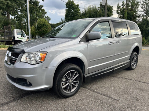 Used 2017 Dodge Grand Caravan SXT w/ Rear Park Assist Package image 12