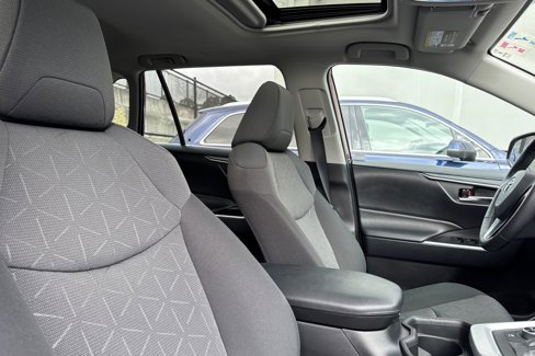 Used 2021 Toyota RAV4 XLE image 30