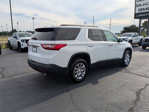 Used 2021 Chevrolet Traverse LT image 3
