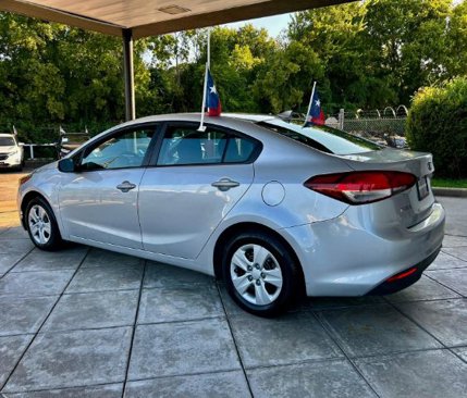 Used 2017 Kia Forte LX image 2