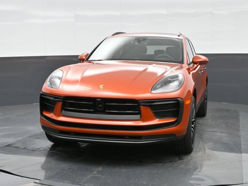 Certified 2025 Porsche Macan image 12