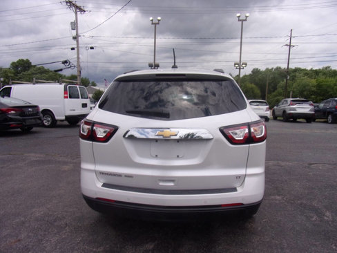 Used 2017 Chevrolet Traverse LT w/ Style and Technology Package image 8