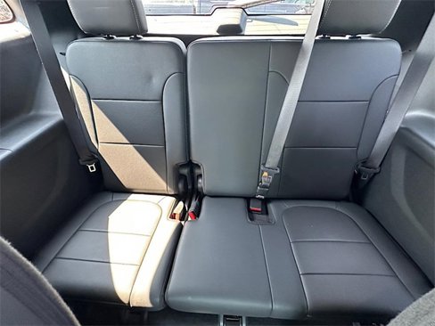 Used 2023 Chevrolet Traverse Premier image 19