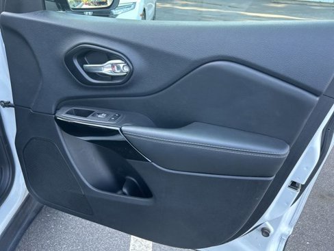 Used 2023 Jeep Cherokee Altitude Lux image 35