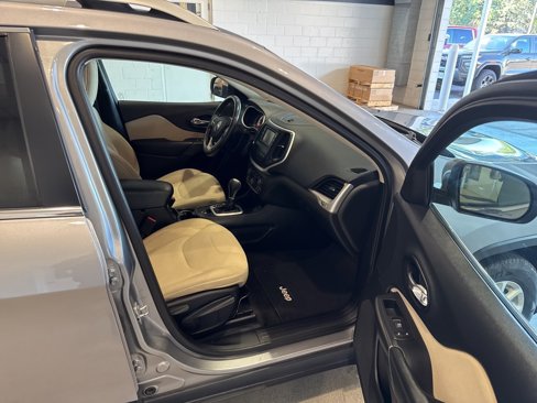 Used 2015 Jeep Cherokee Latitude image 12