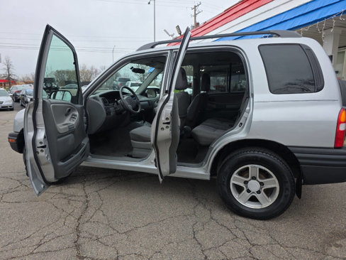 Used 2004 Chevrolet Tracker 2WD w/ Preferred Equipment Group image 8