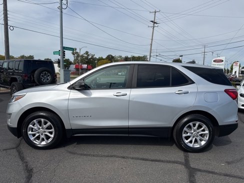 Used 2021 Chevrolet Equinox LS w/ LS Convenience Package image 4