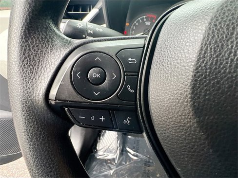 Used 2022 Toyota Corolla LE image 6