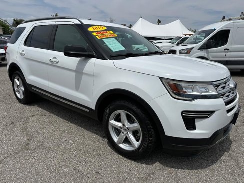 Used 2019 Ford Explorer XLT image 3