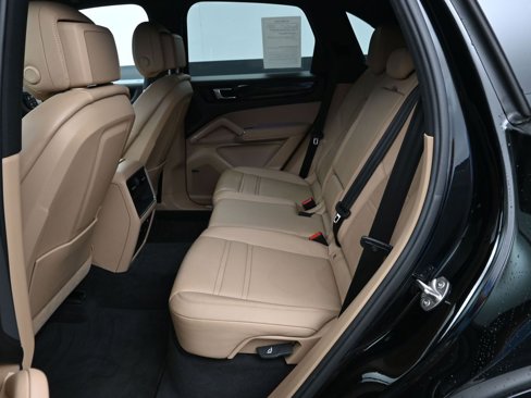 Certified 2023 Porsche Cayenne image 18