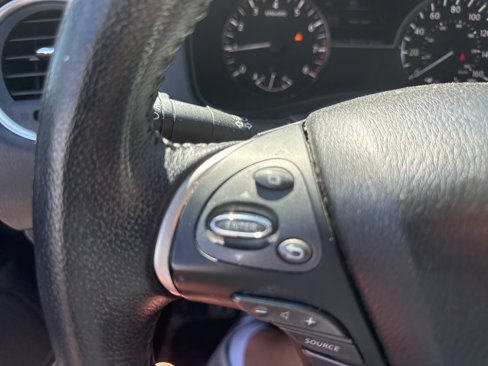 Used 2020 Nissan Pathfinder SV image 17
