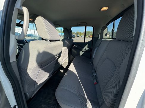 Used 2015 Nissan Frontier SV image 4