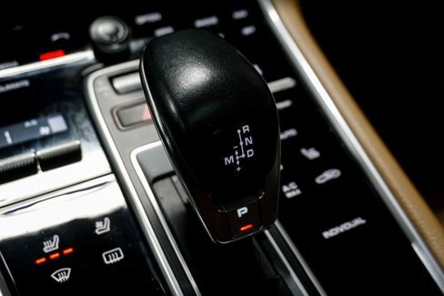 Used 2018 Porsche Panamera image 12