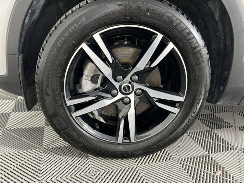 Certified 2025 Volvo XC40 B5 Core image 20