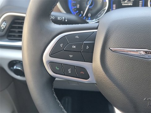 Used 2022 Chrysler Voyager LX image 30