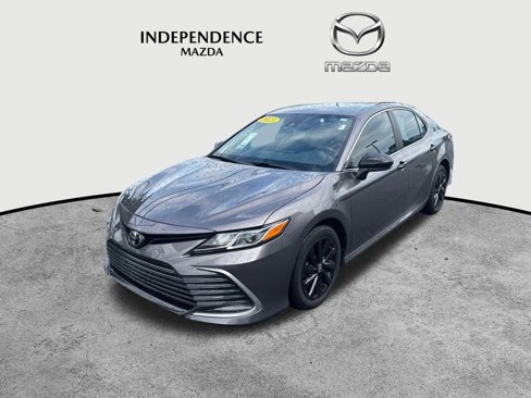 Used 2024 Toyota Camry LE image 7