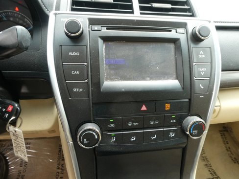 Used 2015 Toyota Camry LE image 17