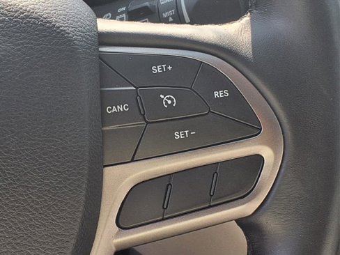 Used 2020 Jeep Cherokee Limited image 12