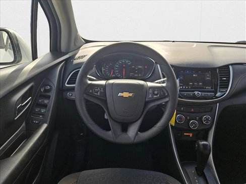 Used 2022 Chevrolet Trax LS w/ Tint and Cruise Package image 10