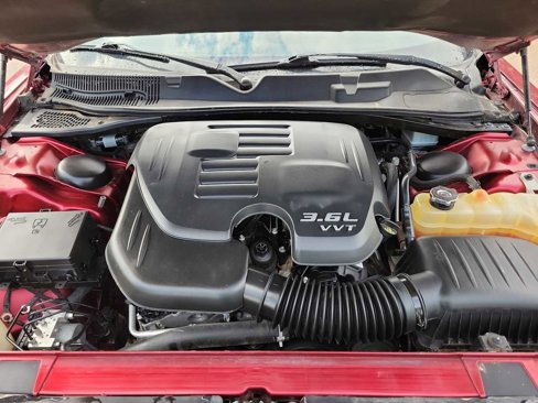 Used 2018 Dodge Challenger SXT w/ Blacktop Package image 9