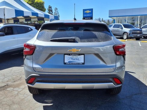 New 2025 Chevrolet Trax LT w/ Driver Confidence Package image 6