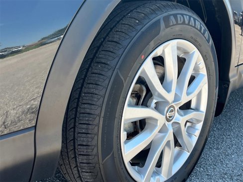 Used 2021 Nissan Rogue Sport S image 9
