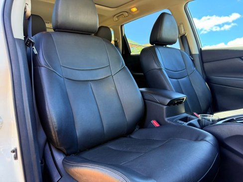Used 2016 Nissan Rogue SL image 9